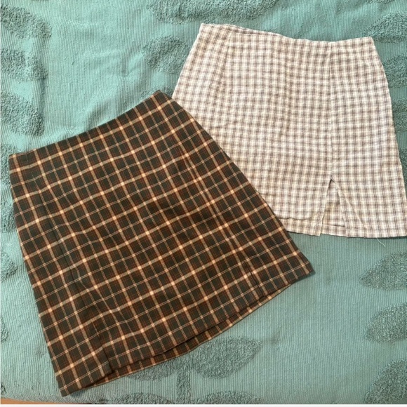 Brandy Melville Mini Skirts - Picture 1 of 2